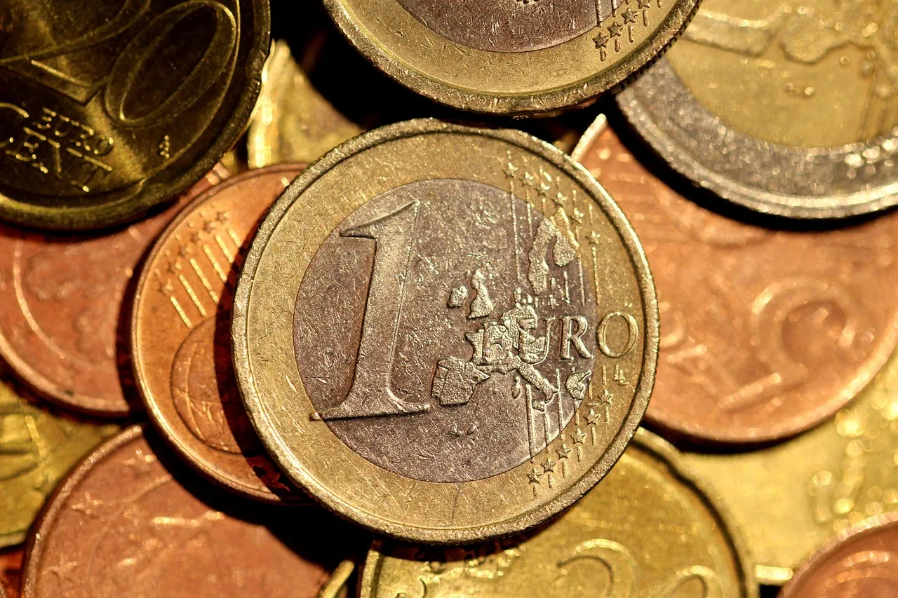 Pound crashes to 1980s lows amid coronavirus sell-off